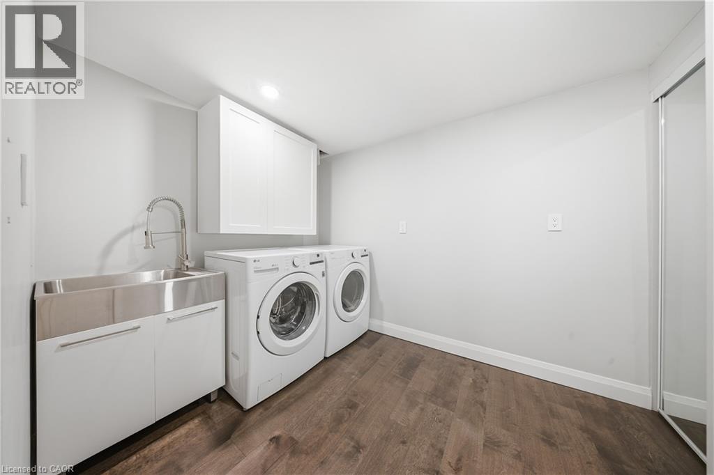 669 Geneva Park Drive, Burlington, ON - Indoor Photo Showing Laundry Room