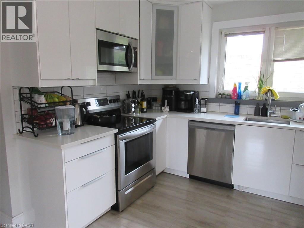 75 Richwill Road Unit# 1, Hamilton, ON - Indoor Photo Showing Kitchen With Stainless Steel Kitchen