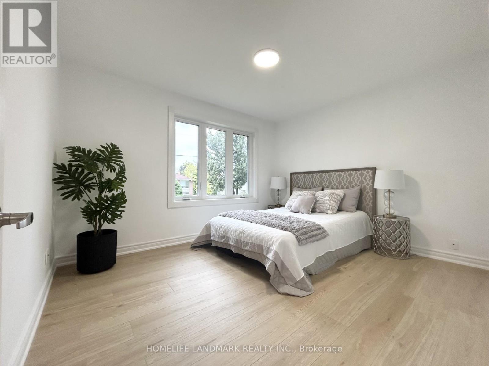323 Elmwood Avenue, Richmond Hill, ON - Indoor Photo Showing Bedroom