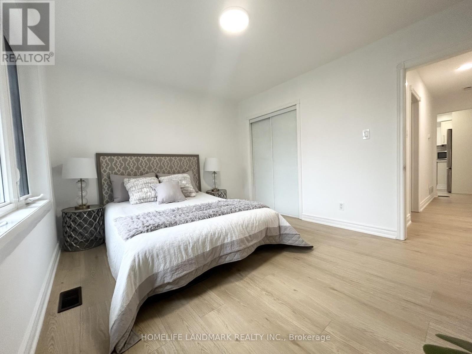 323 Elmwood Avenue, Richmond Hill, ON - Indoor Photo Showing Bedroom