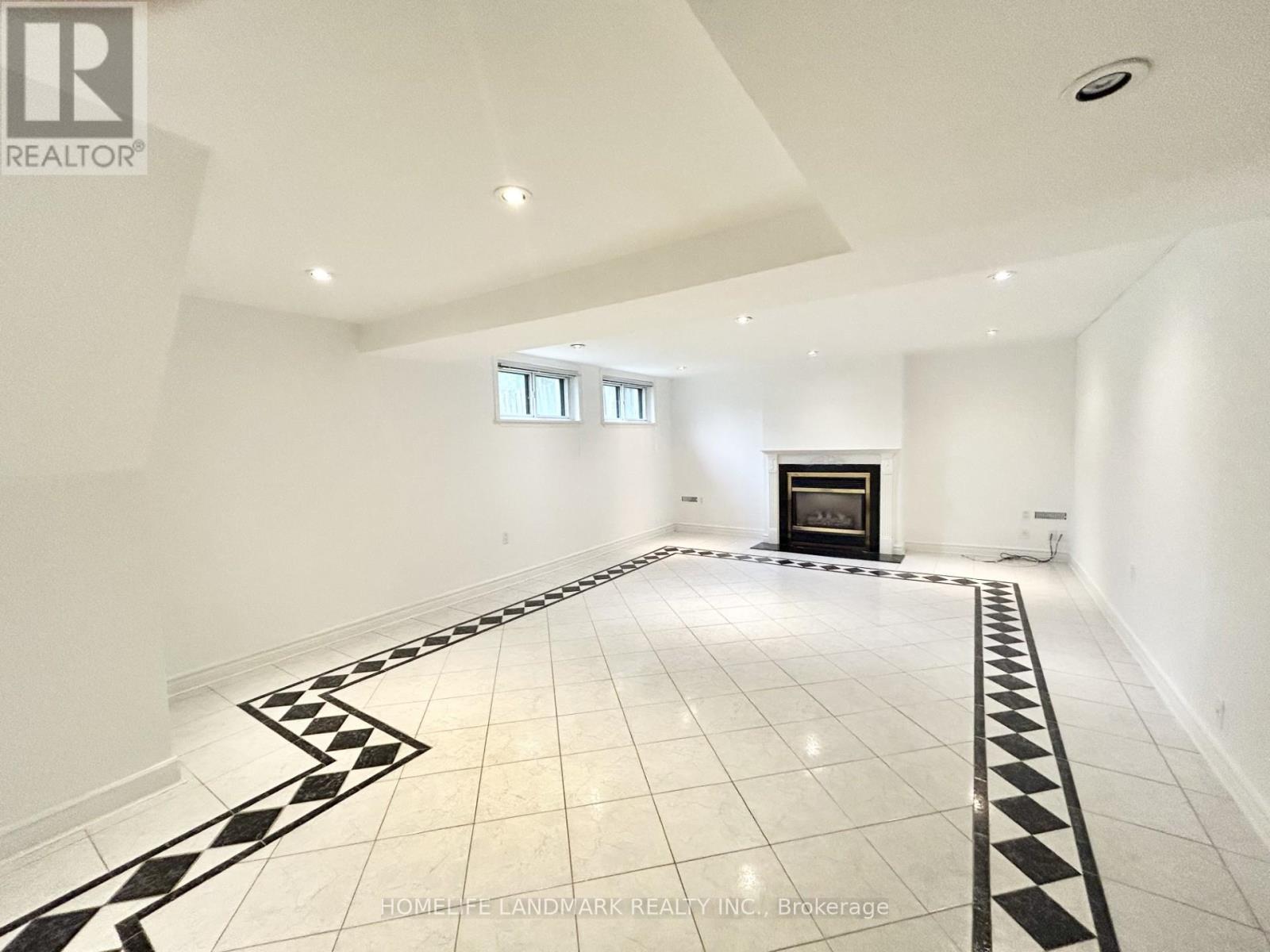 323 Elmwood Avenue, Richmond Hill, ON - Indoor