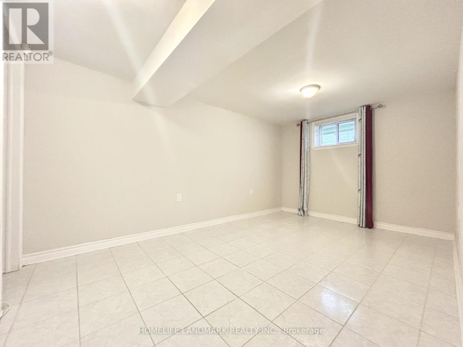 323 Elmwood Avenue, Richmond Hill, ON - Indoor Photo Showing Other Room