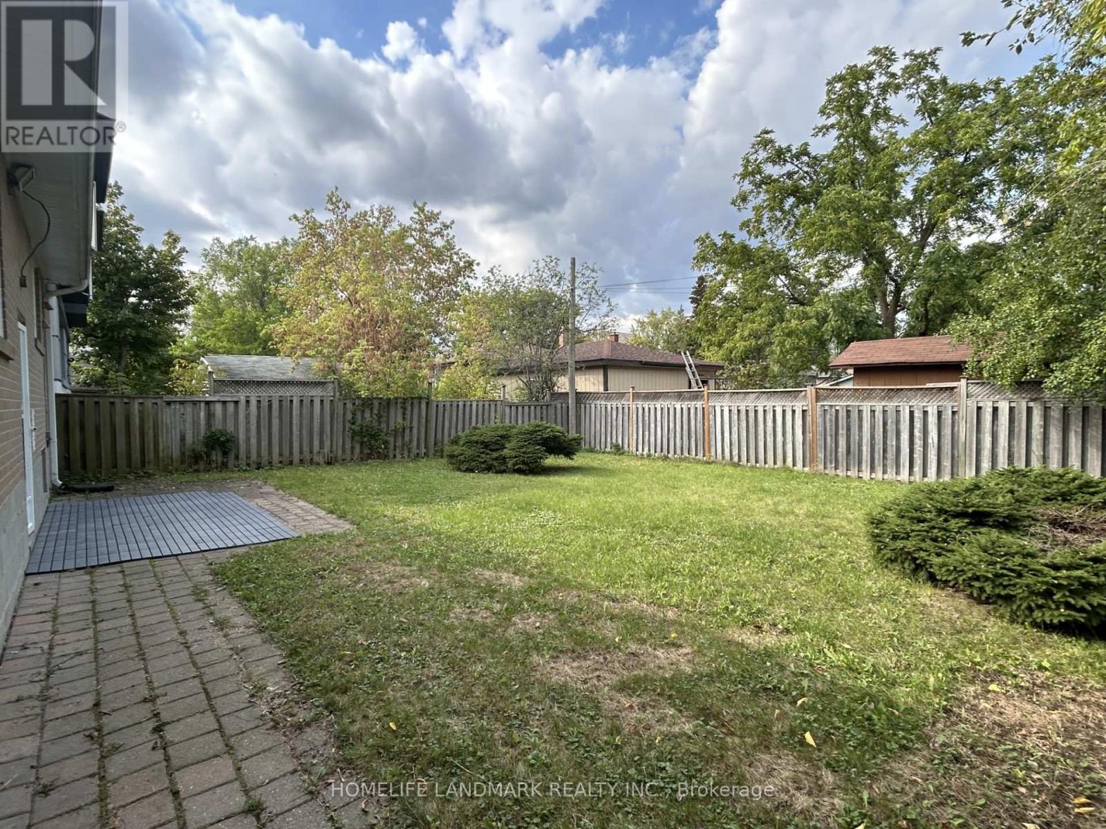 323 Elmwood Avenue, Richmond Hill, ON - Outdoor
