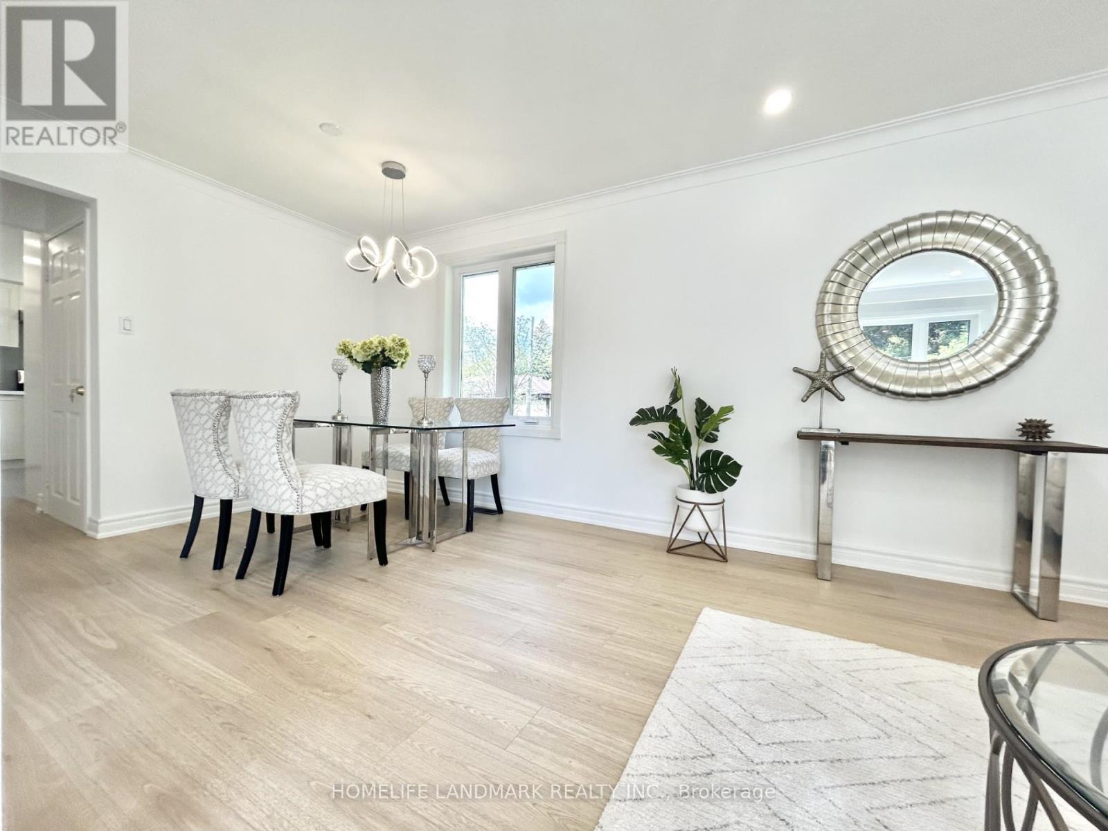 323 Elmwood Avenue, Richmond Hill, ON - Indoor Photo Showing Dining Room