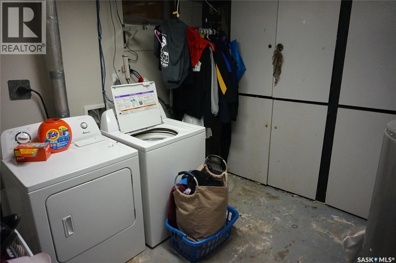 91 Plant Crescent, Regina, SK - Indoor Photo Showing Laundry Room