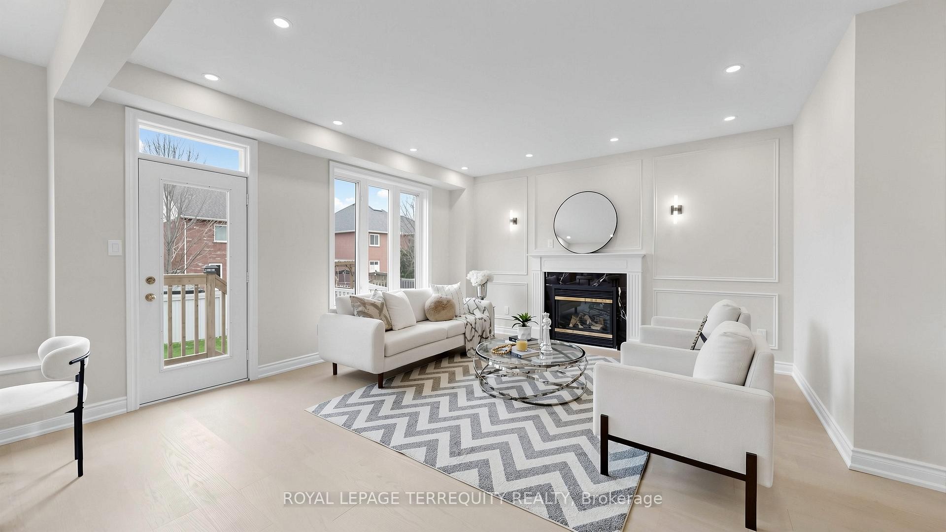 7146 Baskerville Run, Mississauga, ON - Indoor Photo Showing Living Room With Fireplace