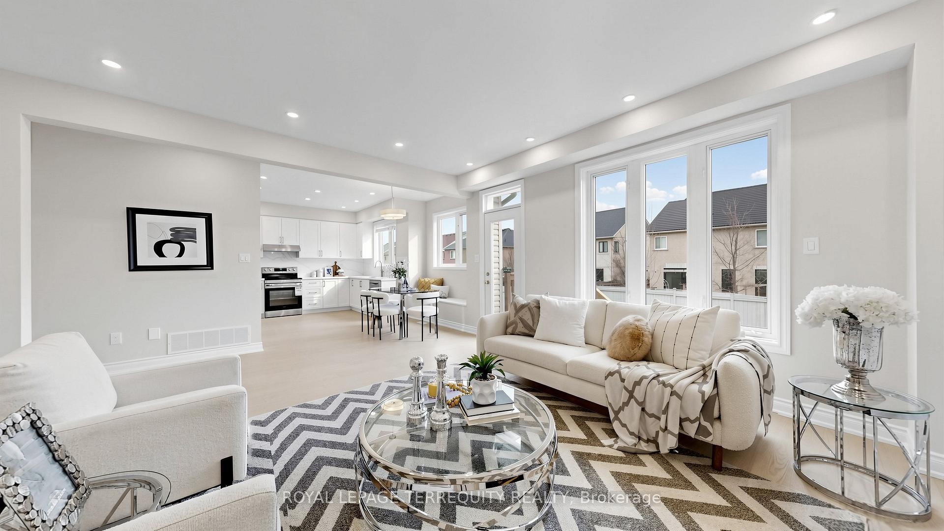 7146 Baskerville Run, Mississauga, ON - Indoor Photo Showing Living Room