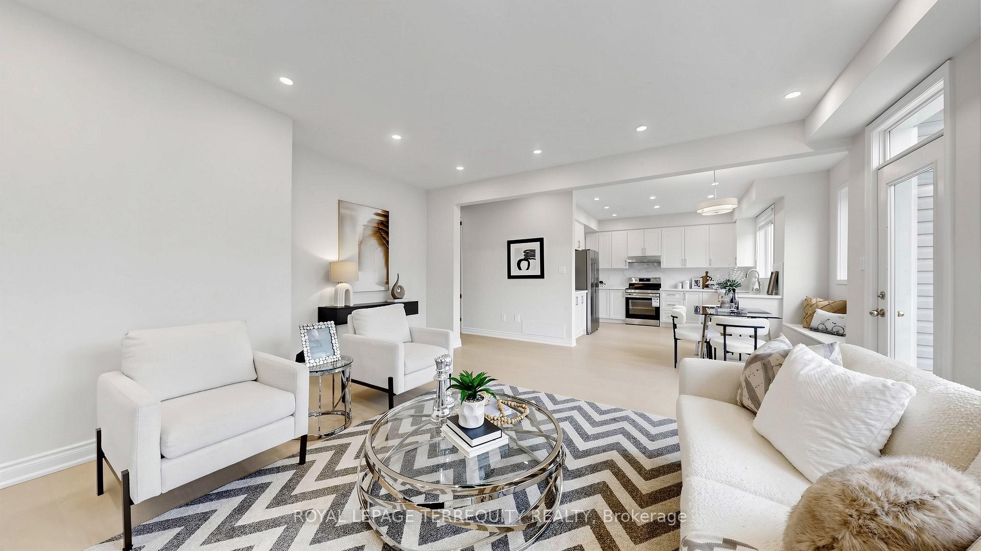 7146 Baskerville Run, Mississauga, ON - Indoor Photo Showing Living Room