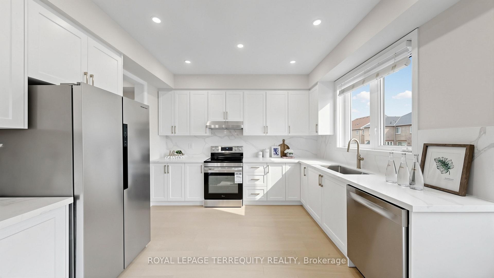 7146 Baskerville Run, Mississauga, ON - Indoor Photo Showing Kitchen