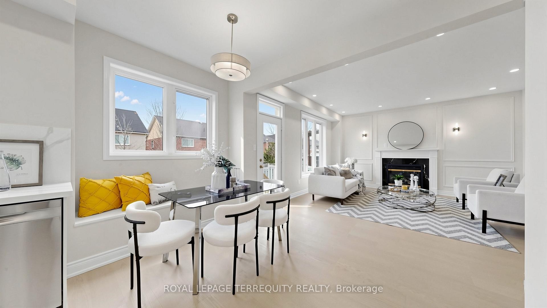 7146 Baskerville Run, Mississauga, ON - Indoor With Fireplace