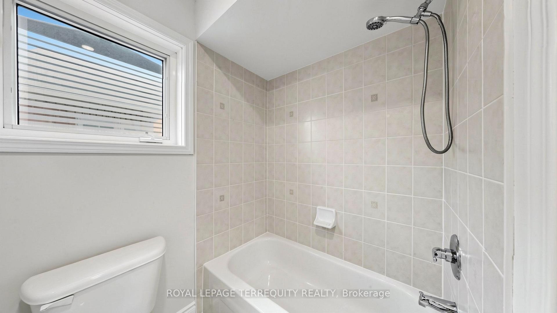 7146 Baskerville Run, Mississauga, ON - Indoor Photo Showing Bathroom