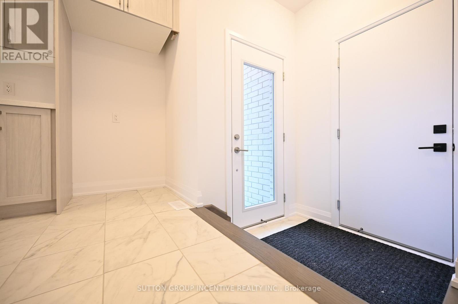 2 - 32 Winery Way, Barrie, ON - Indoor Photo Showing Other Room