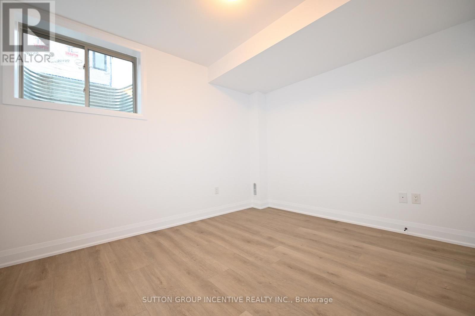 2 - 32 Winery Way, Barrie, ON - Indoor Photo Showing Other Room