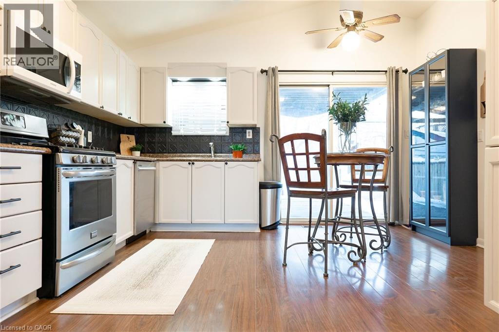 717 Knox Avenue, Hamilton, ON - Indoor Photo Showing Kitchen