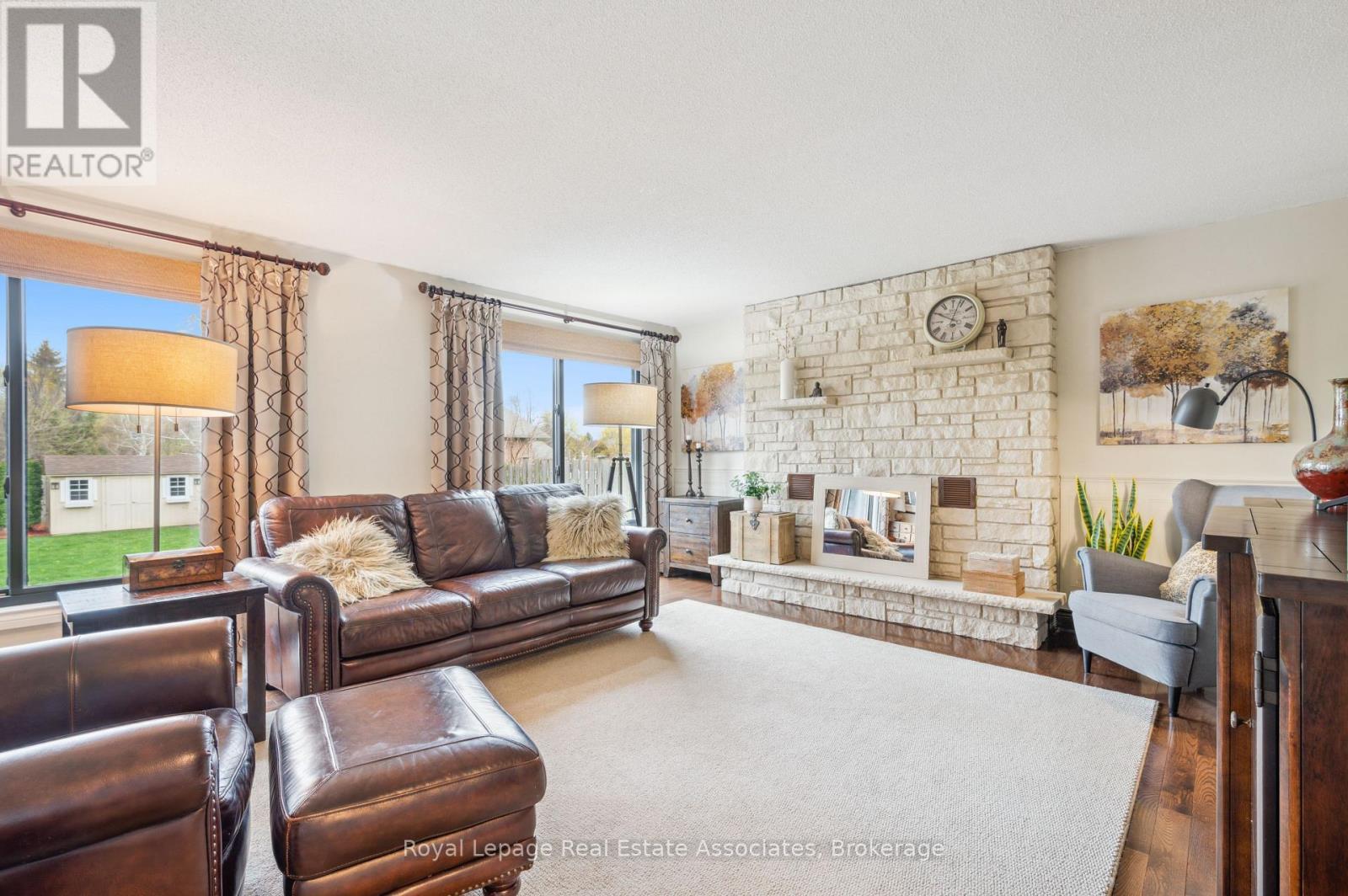 1702 Carrington Road, Mississauga, ON - Indoor Photo Showing Living Room With Fireplace