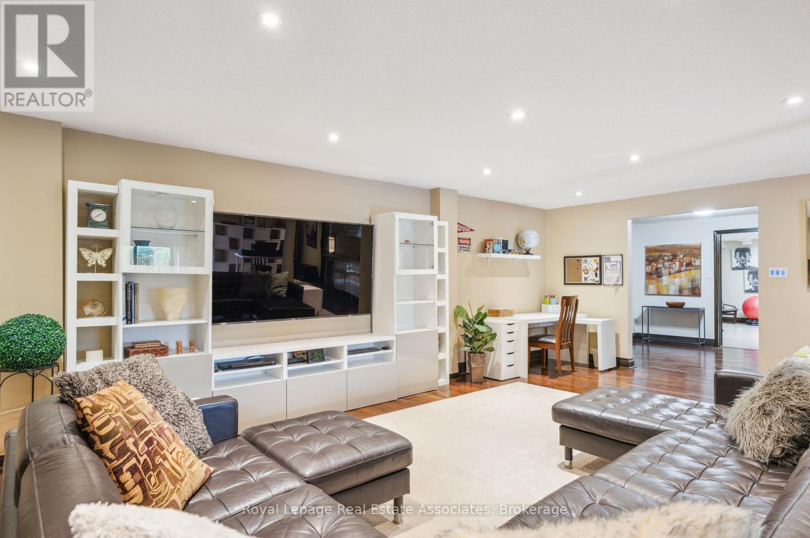 1702 Carrington Road, Mississauga, ON - Indoor Photo Showing Living Room