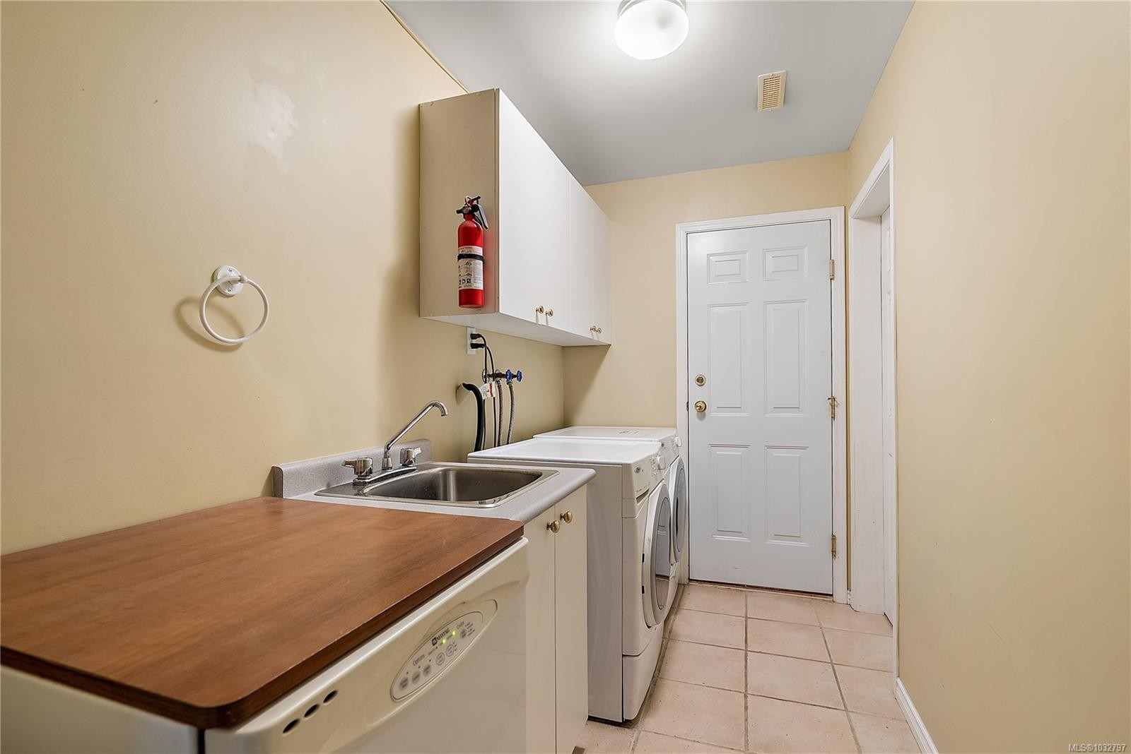 10347 Bowerbank Rd, Sidney, BC