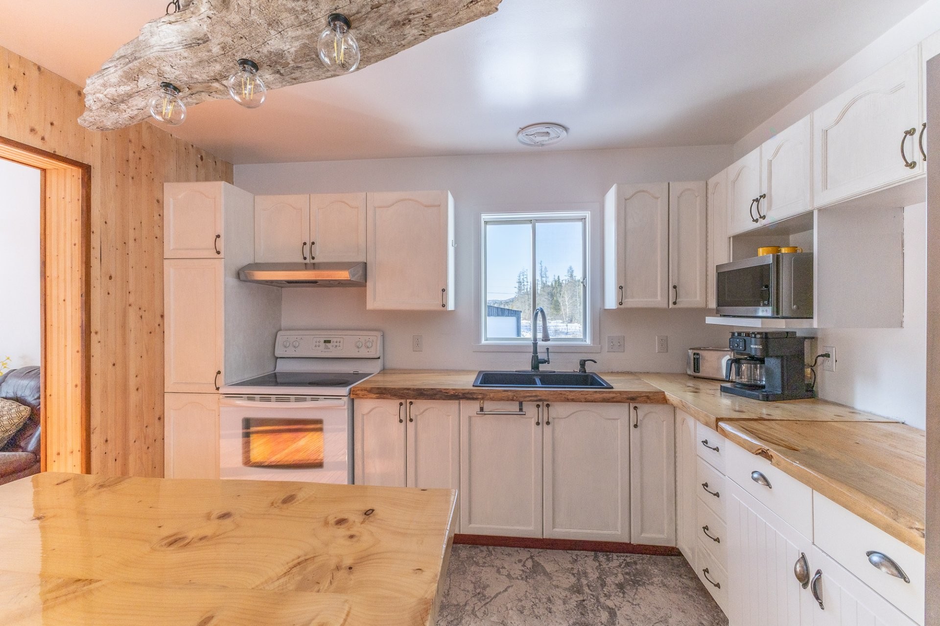 Cuisine - 4720 Ch. Brassard, Saint-Zénon, QC - Indoor Photo Showing Kitchen With Double Sink