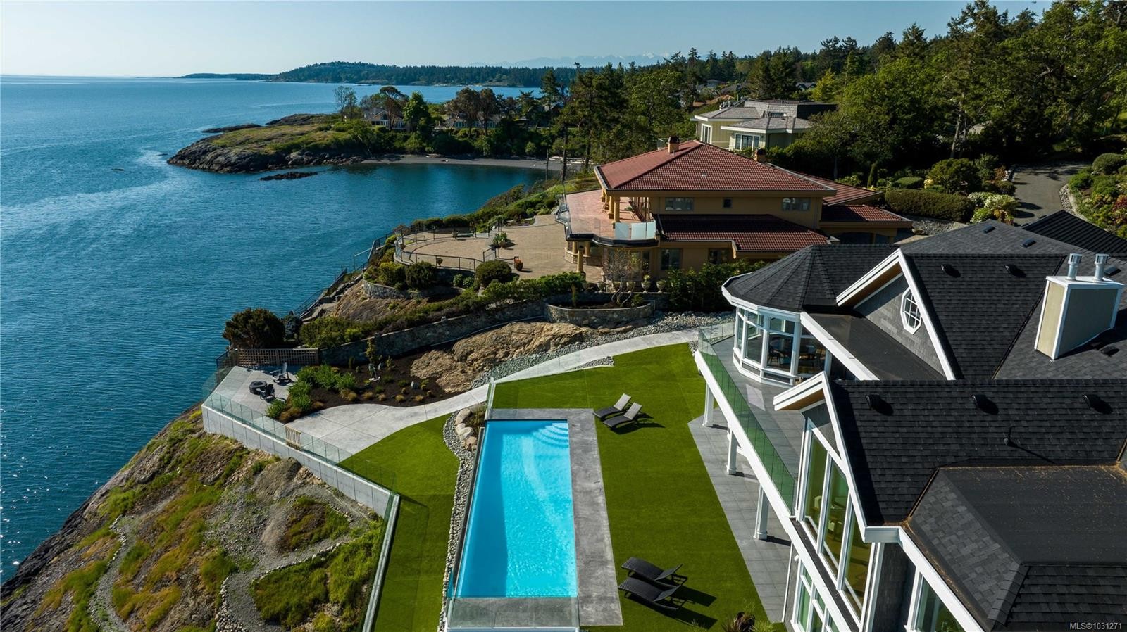4585 Leyns Rd, Saanich, BC