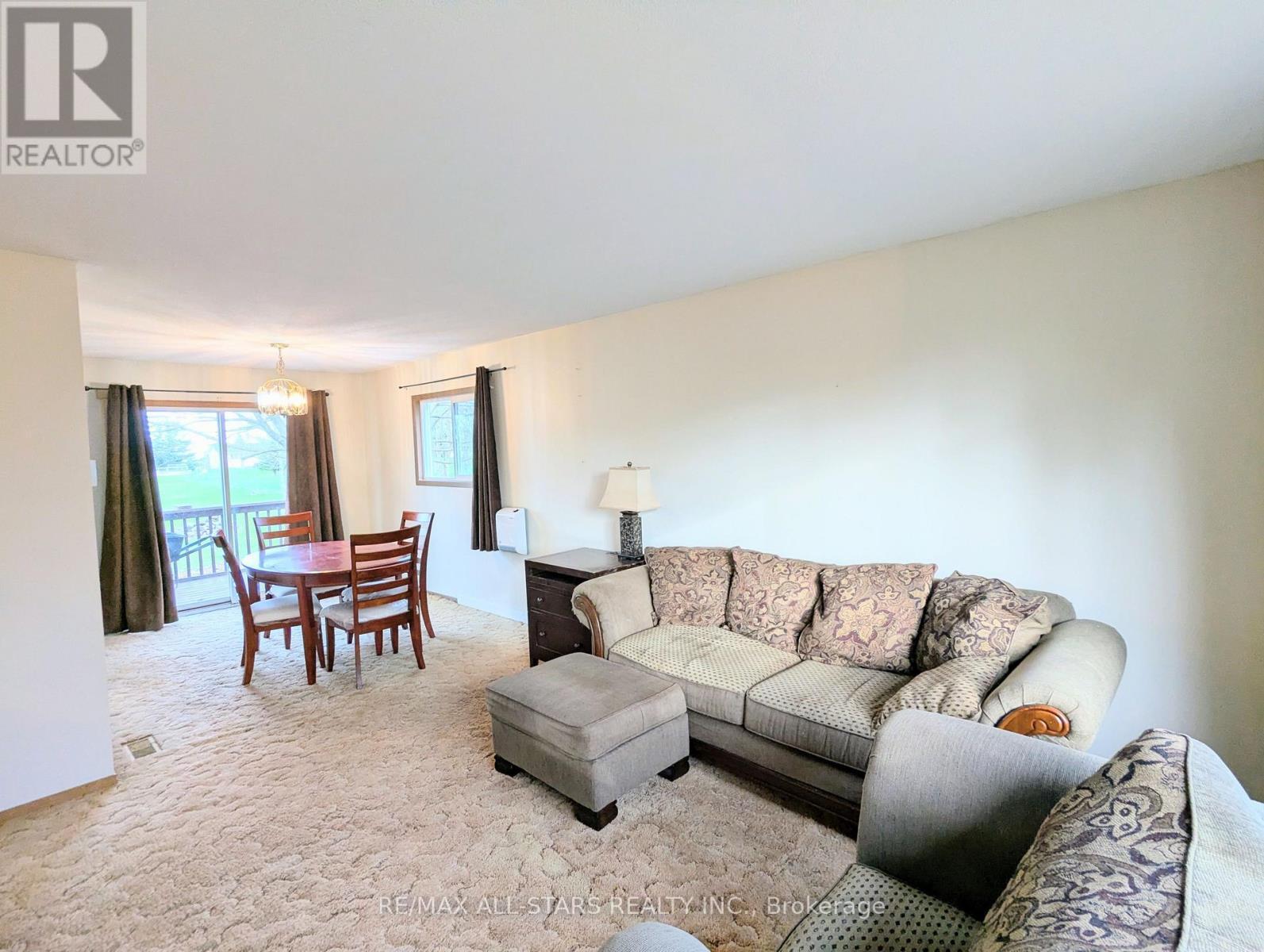 23 Valley Road, Cavan Monaghan (Cavan Twp), ON - Indoor Photo Showing Living Room