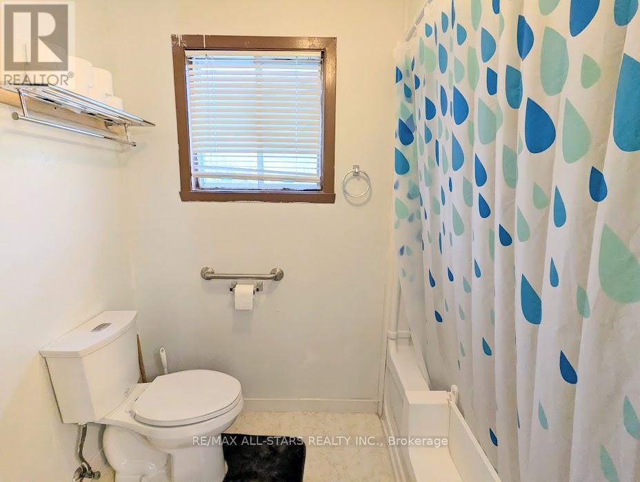 23 Valley Road, Cavan Monaghan (Cavan Twp), ON - Indoor Photo Showing Bathroom