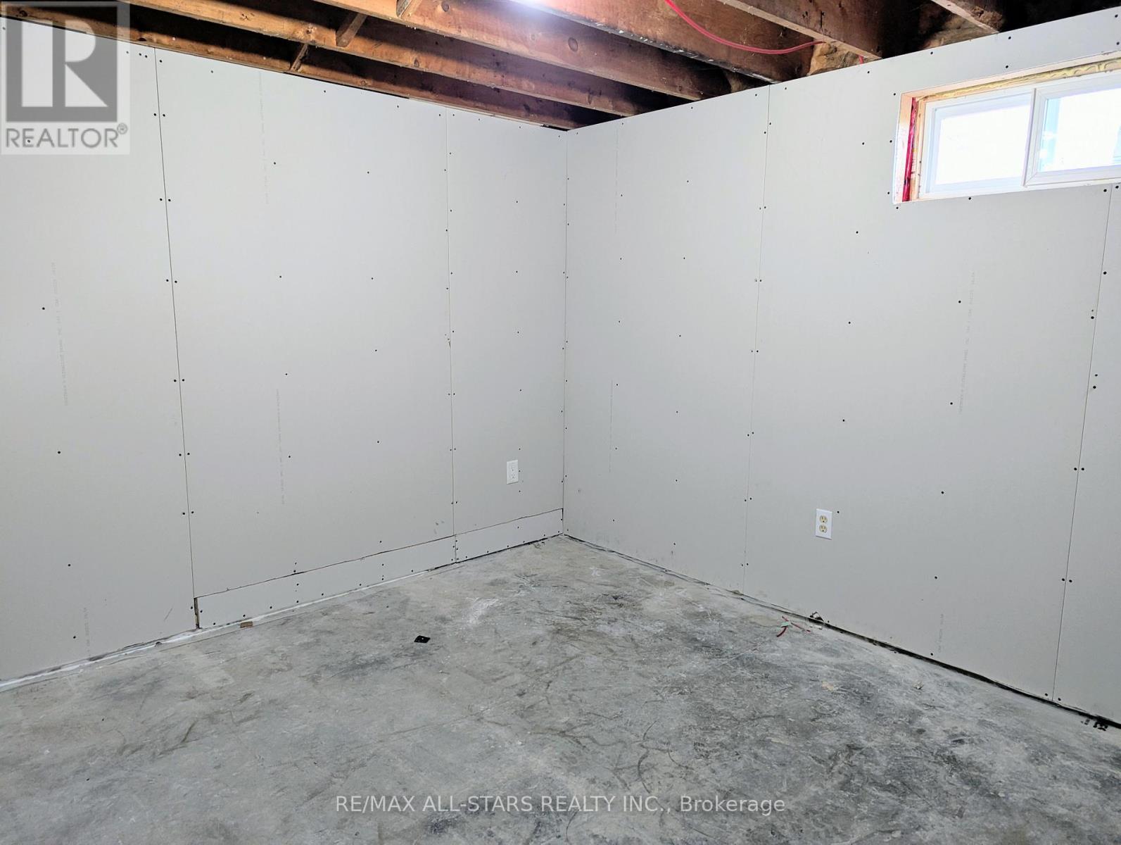 23 Valley Road, Cavan Monaghan (Cavan Twp), ON - Indoor Photo Showing Garage