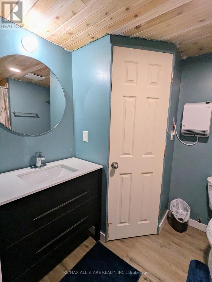 23 Valley Road, Cavan Monaghan (Cavan Twp), ON - Indoor Photo Showing Bathroom