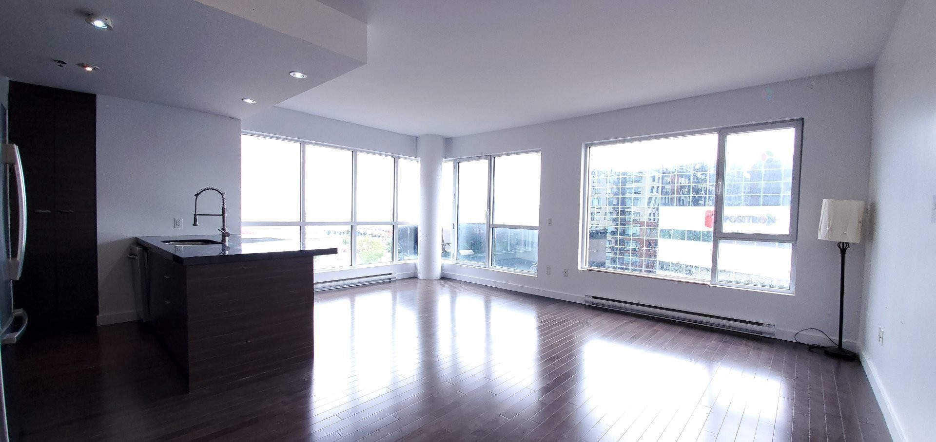Living Room - 3502-5150 Rue Buchan, Montréal (Côte-Des-Neiges/Notre-Dame-De-Grâce), QC - Indoor Photo Showing Other Room