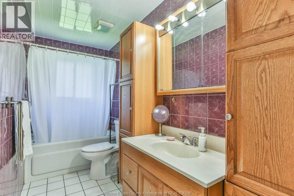 6551 Springfield Road, Aylmer, ON - Indoor Photo Showing Bathroom