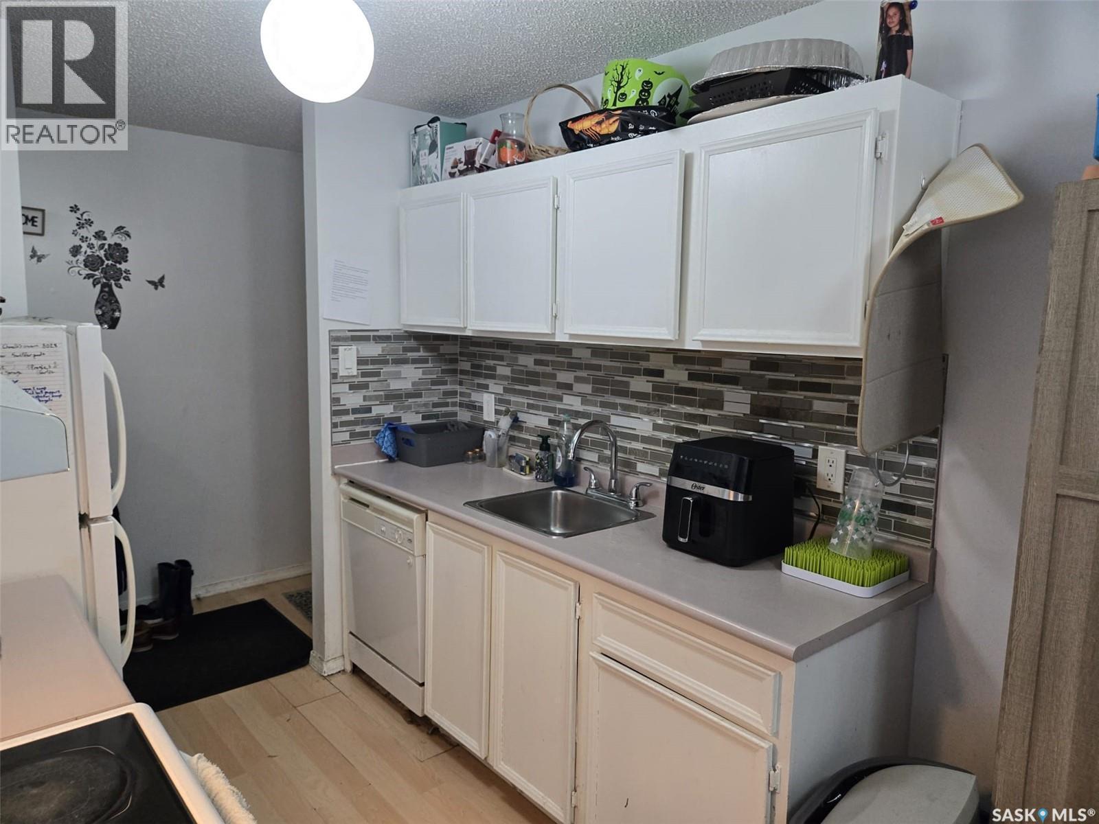 115A 4040 8Th Street E, Saskatoon, SK - Indoor Photo Showing Kitchen