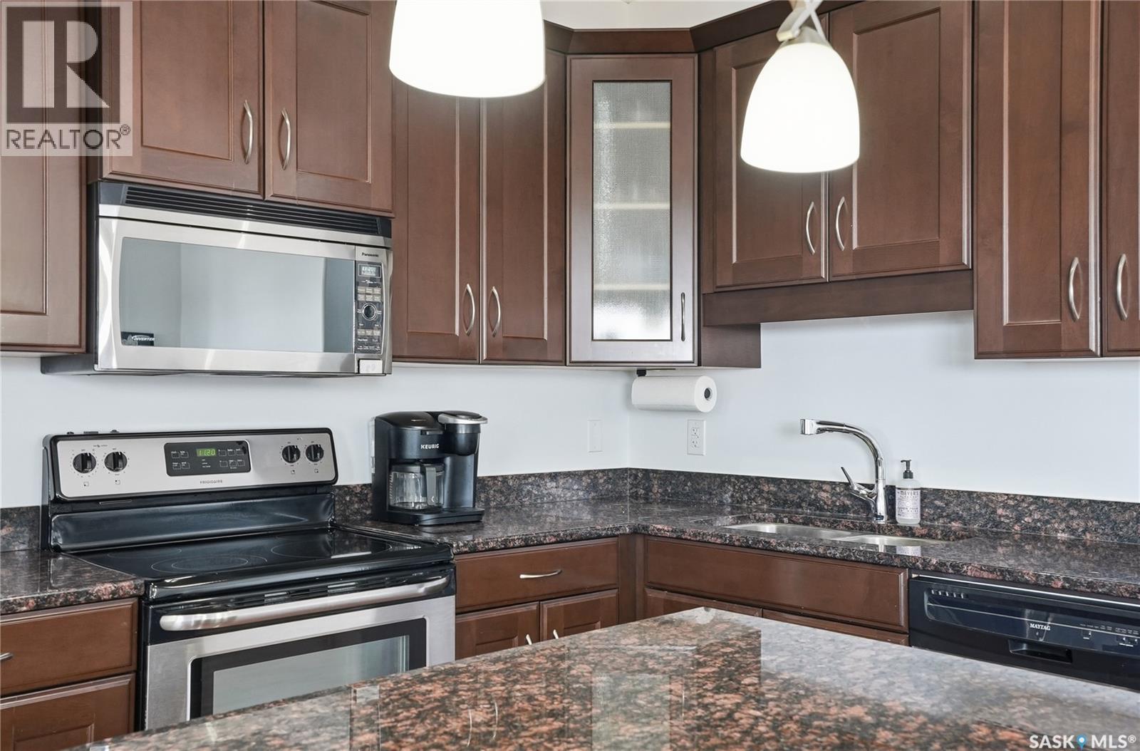 842 Stensrud Road, Saskatoon, SK - Indoor Photo Showing Kitchen With Stainless Steel Kitchen With Upgraded Kitchen