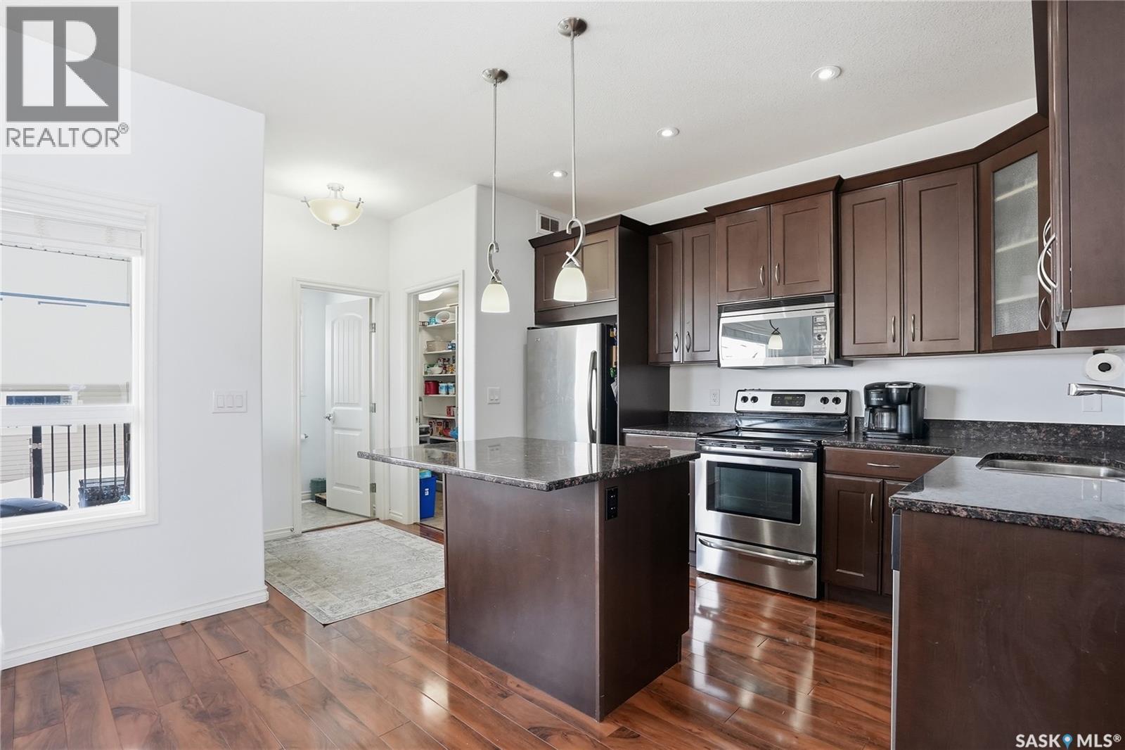 842 Stensrud Road, Saskatoon, SK - Indoor Photo Showing Kitchen