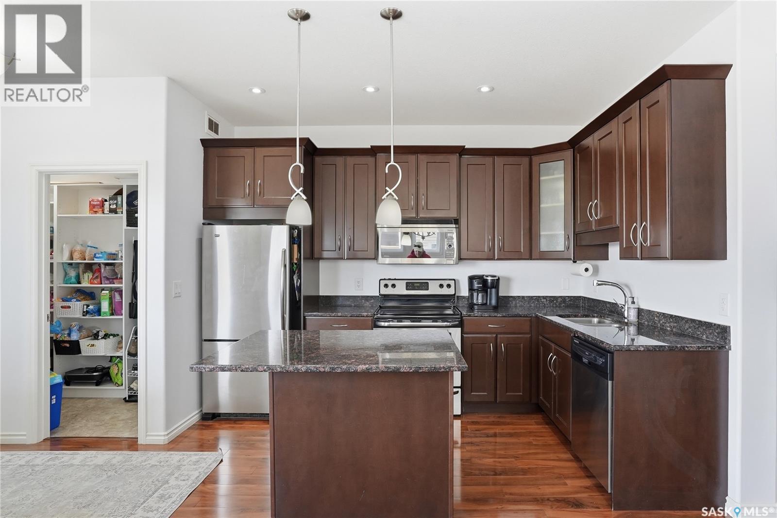 842 Stensrud Road, Saskatoon, SK - Indoor Photo Showing Kitchen With Stainless Steel Kitchen With Upgraded Kitchen