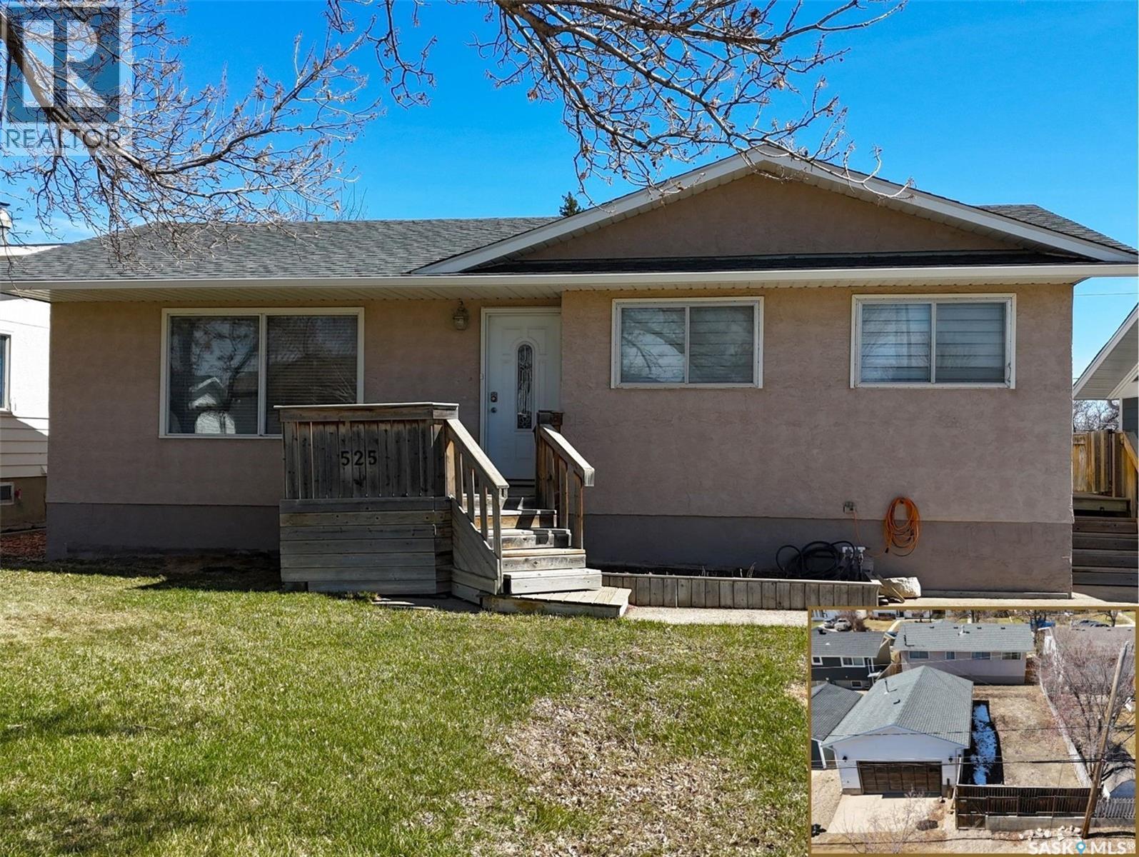 525 6Th Avenue Nw, Swift Current, SK - Outdoor With Deck Patio Veranda