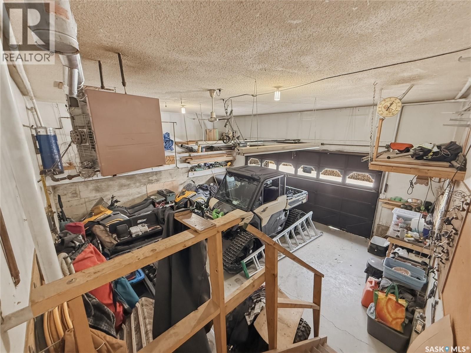 525 6Th Avenue Nw, Swift Current, SK - Indoor Photo Showing Other Room