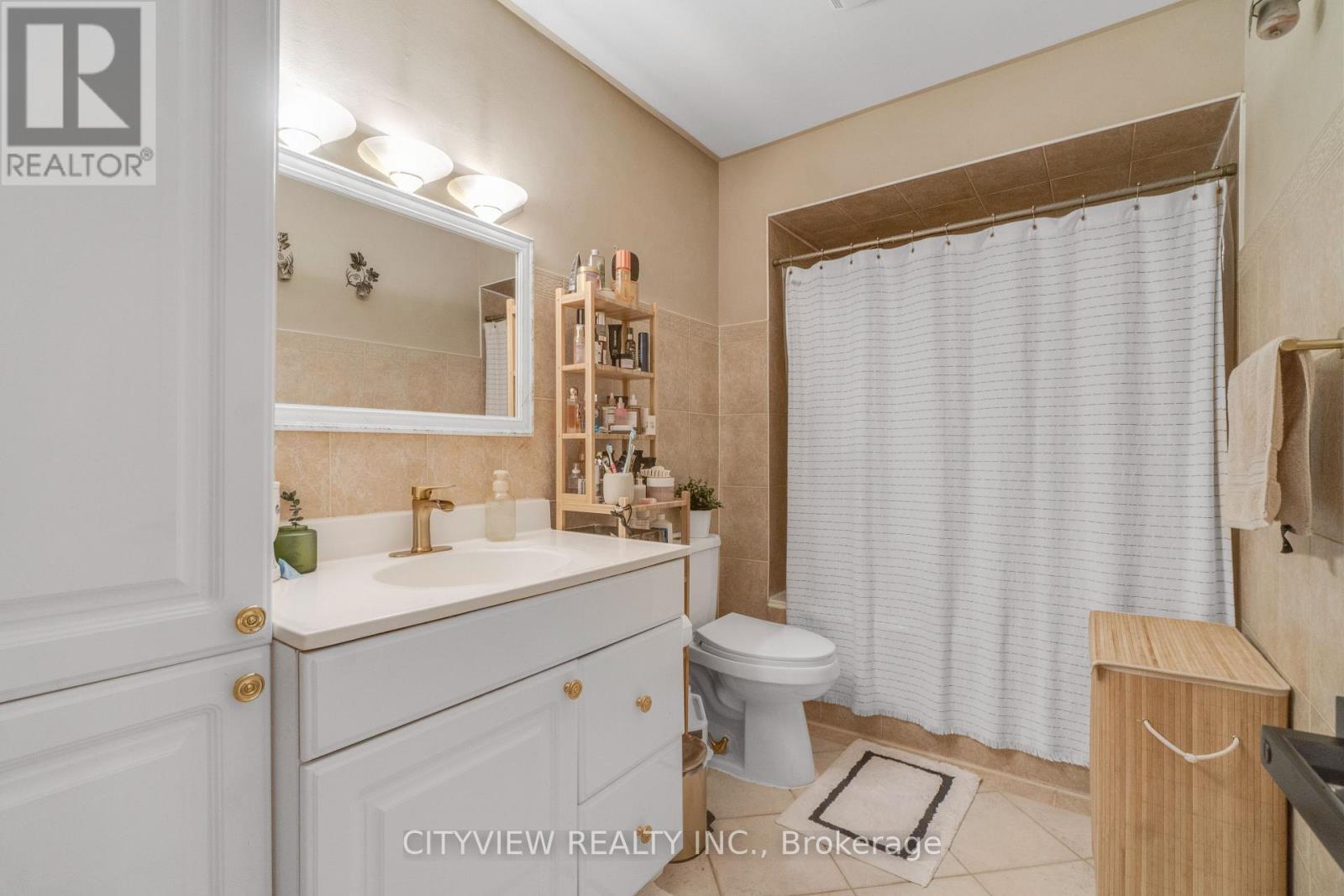 64 Foxacre Row, Brampton, ON - Indoor Photo Showing Bathroom
