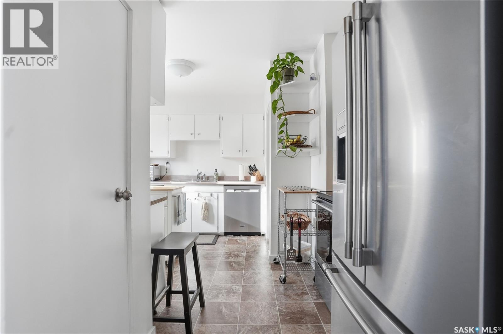 2230 William Avenue, Saskatoon, SK - Indoor Photo Showing Kitchen
