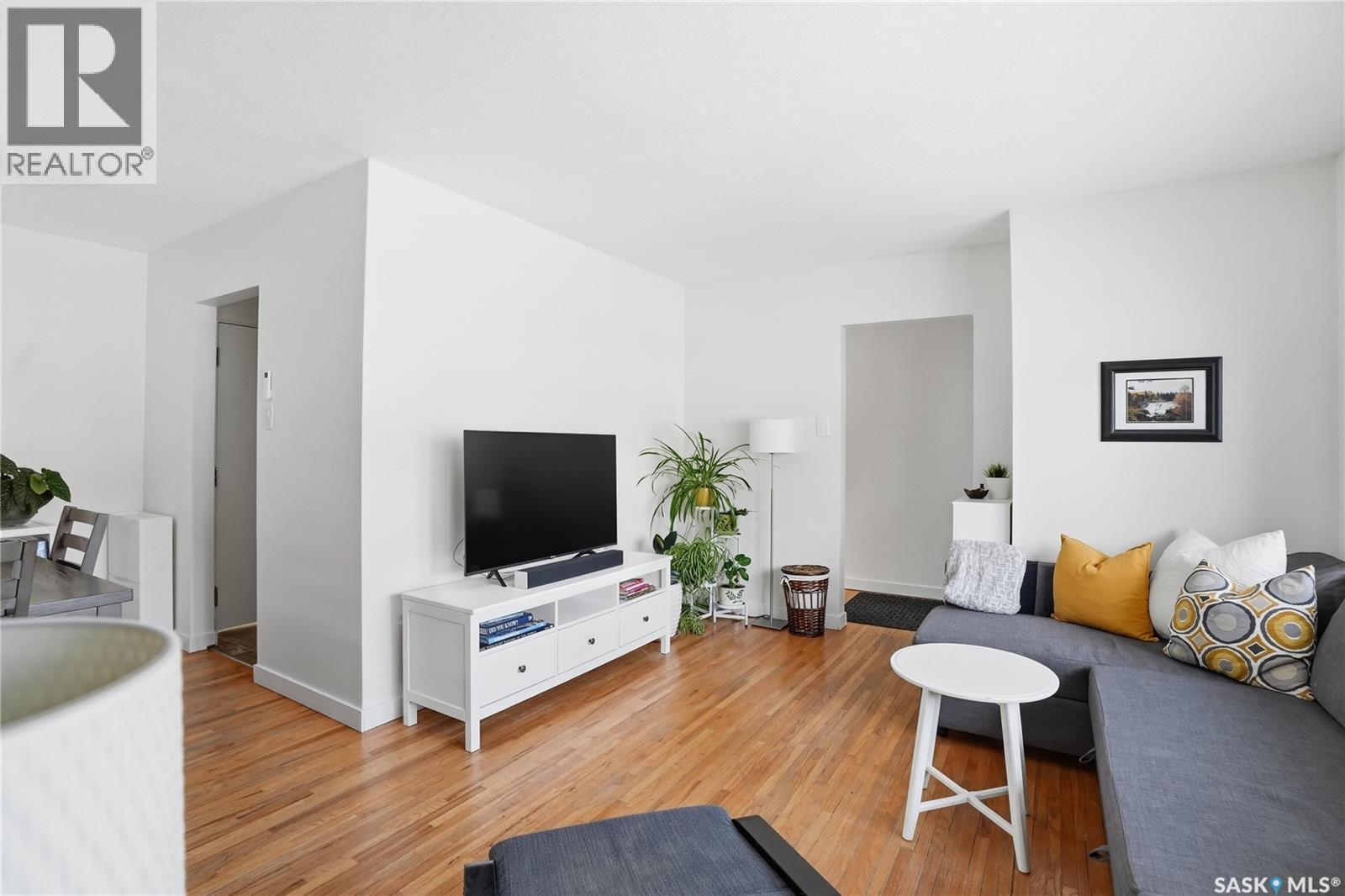2230 William Avenue, Saskatoon, SK - Indoor Photo Showing Living Room