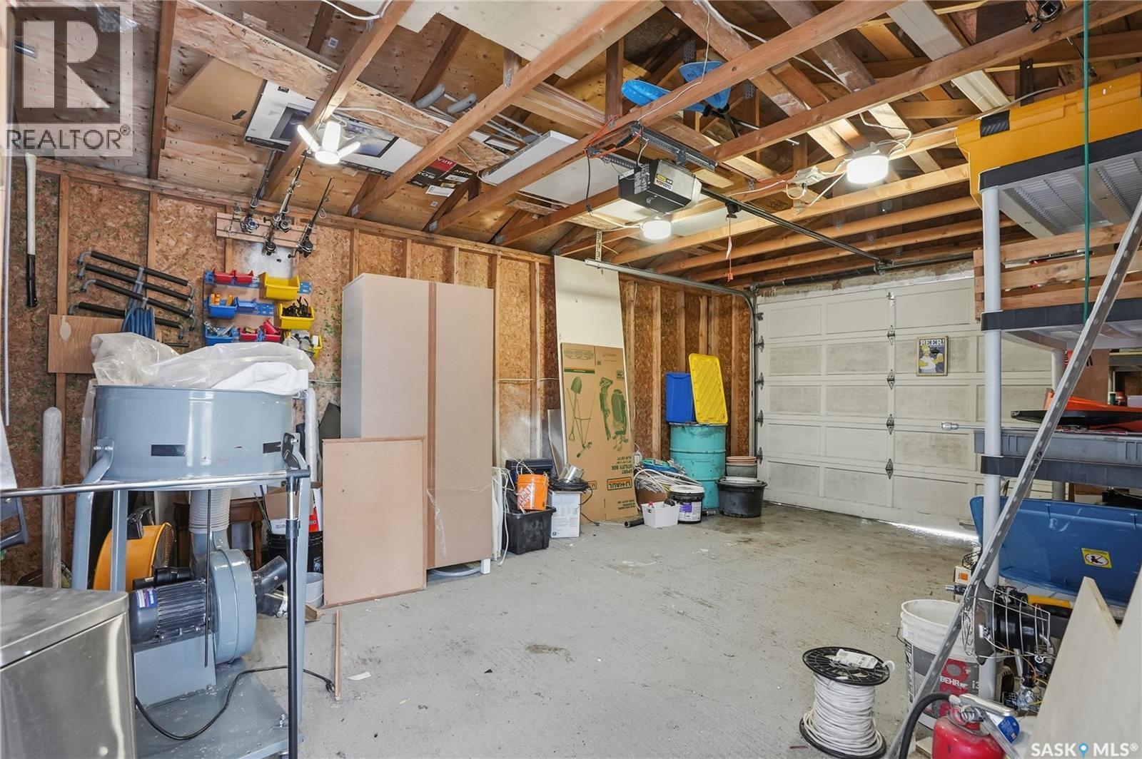 2230 William Avenue, Saskatoon, SK - Indoor Photo Showing Garage