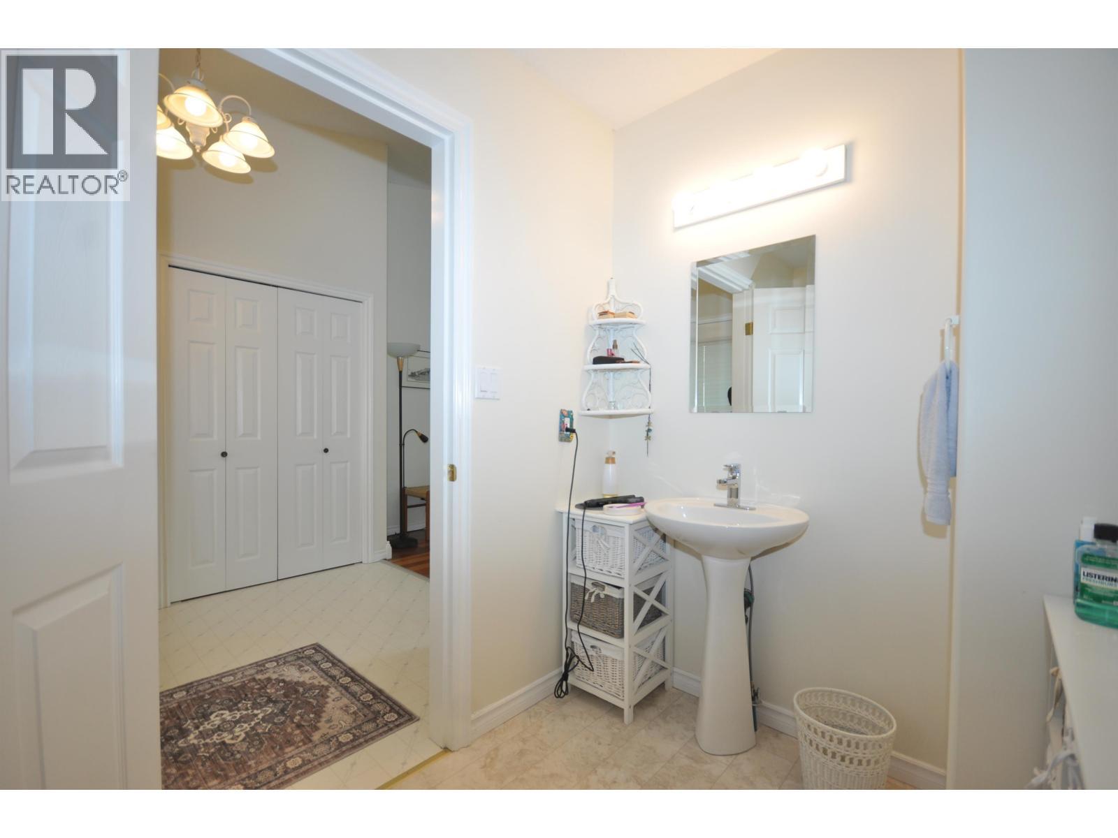 10 11 Eagle Crescent, Williams Lake, BC - Indoor Photo Showing Bathroom