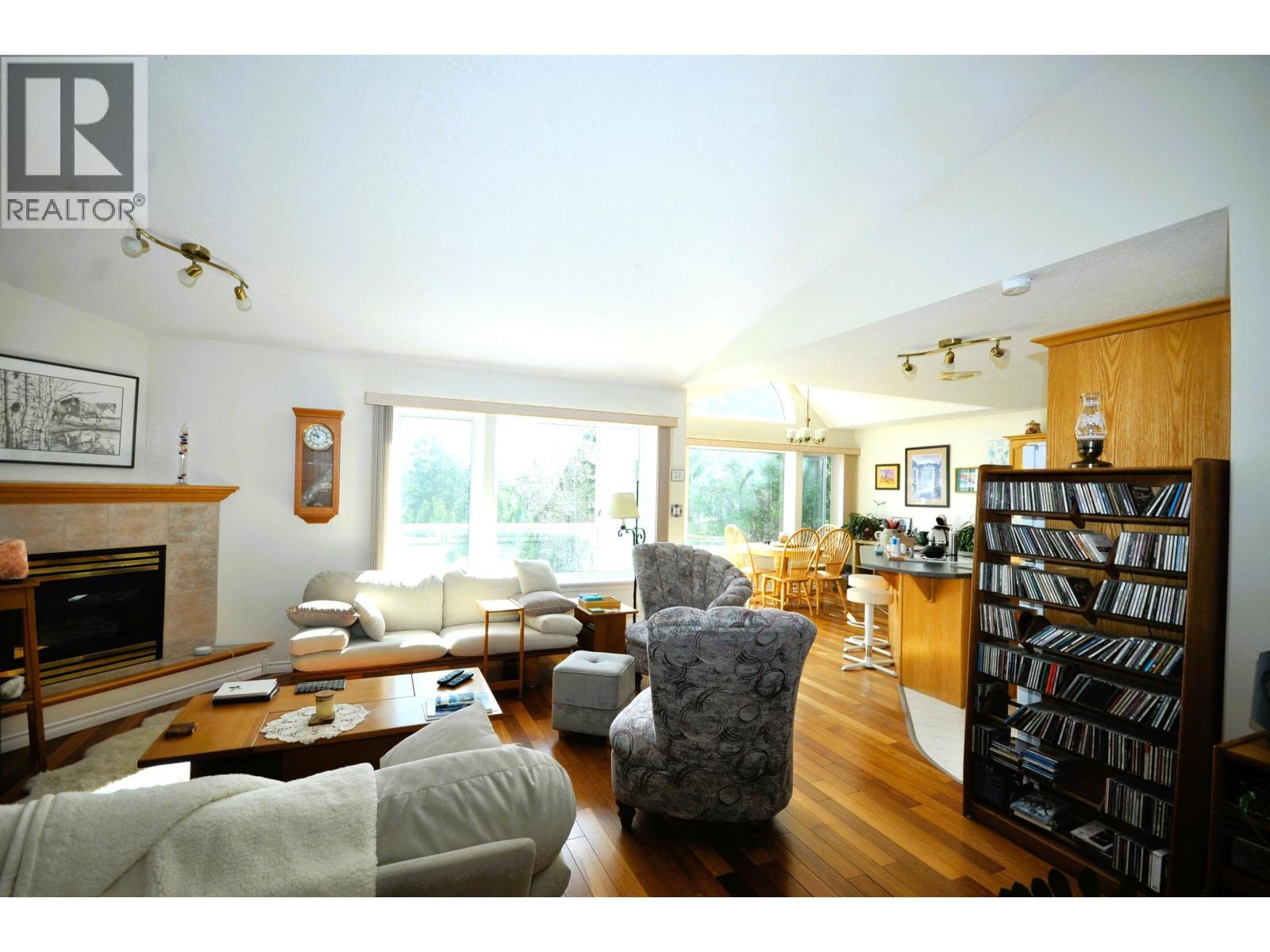 10 11 Eagle Crescent, Williams Lake, BC - Indoor Photo Showing Living Room With Fireplace