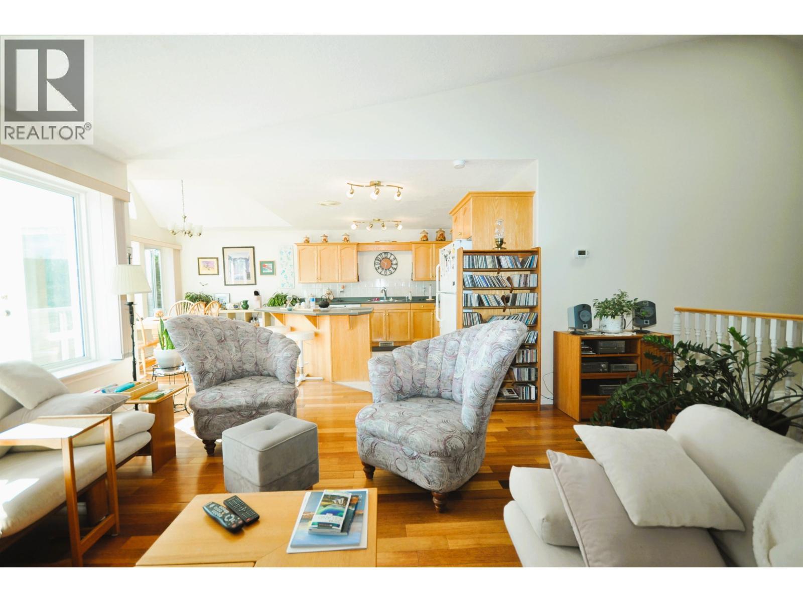10 11 Eagle Crescent, Williams Lake, BC - Indoor Photo Showing Living Room
