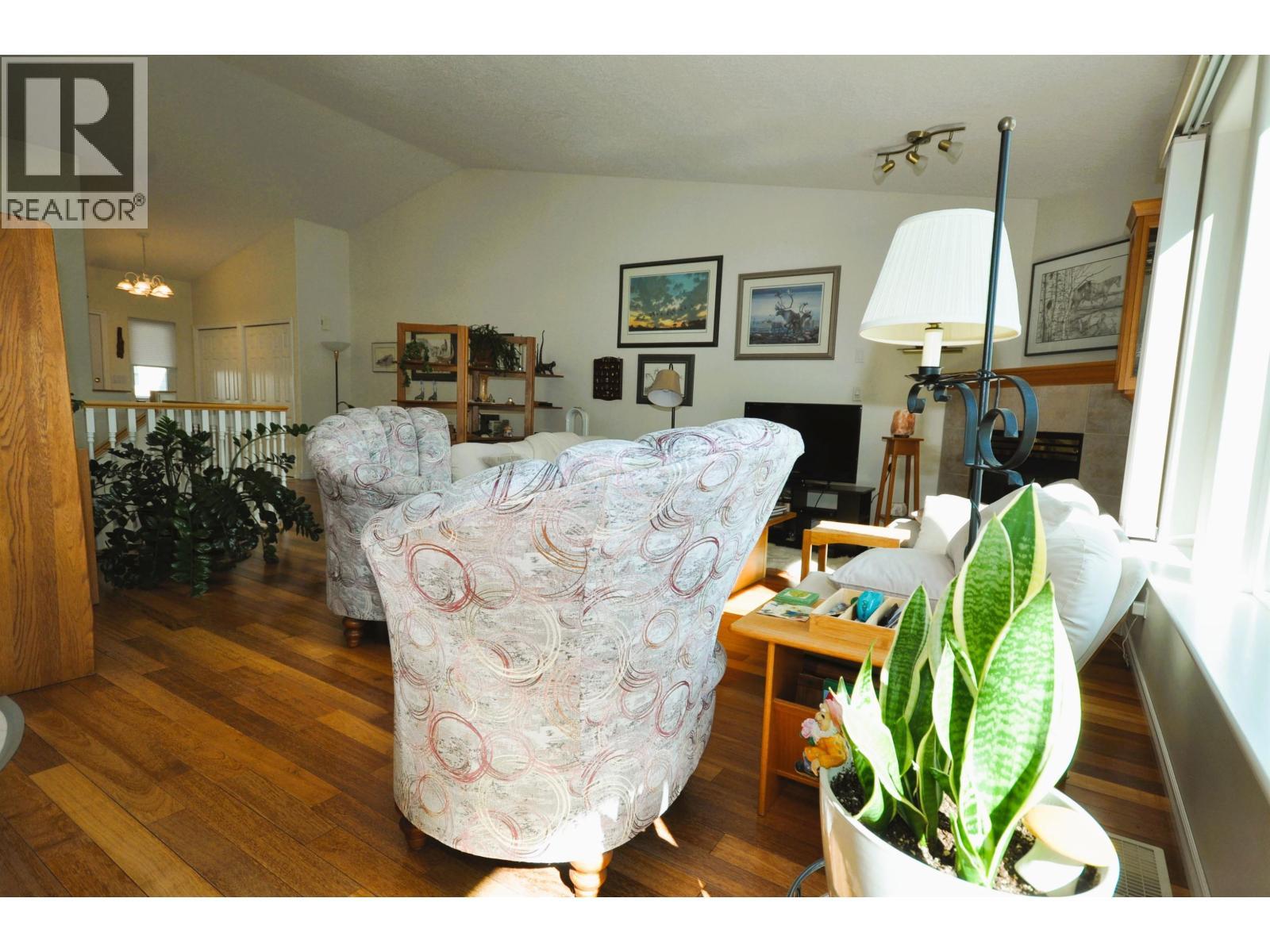 10 11 Eagle Crescent, Williams Lake, BC - Indoor Photo Showing Living Room