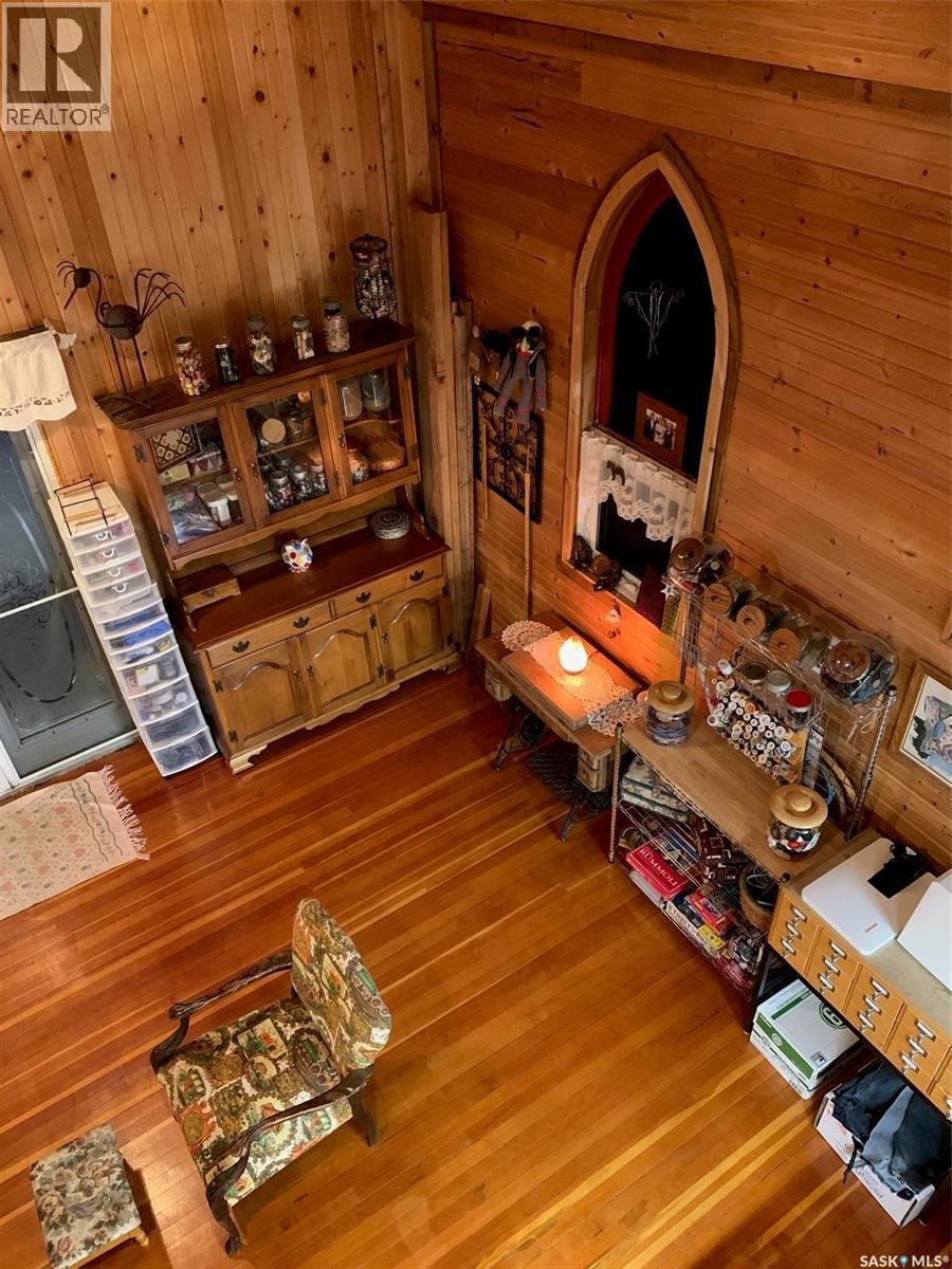 222 1St Avenue, Glaslyn, SK - Indoor