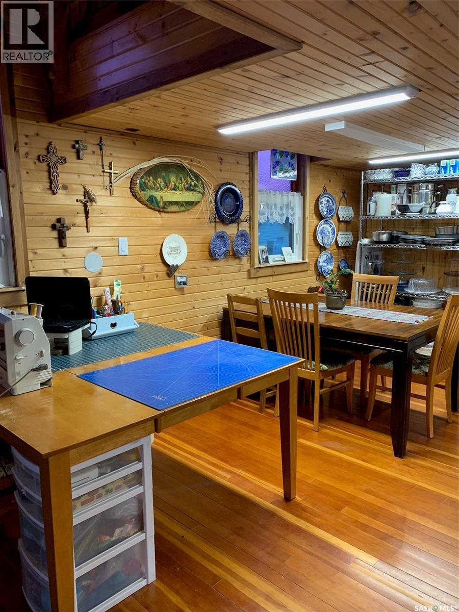 222 1St Avenue, Glaslyn, SK - Indoor
