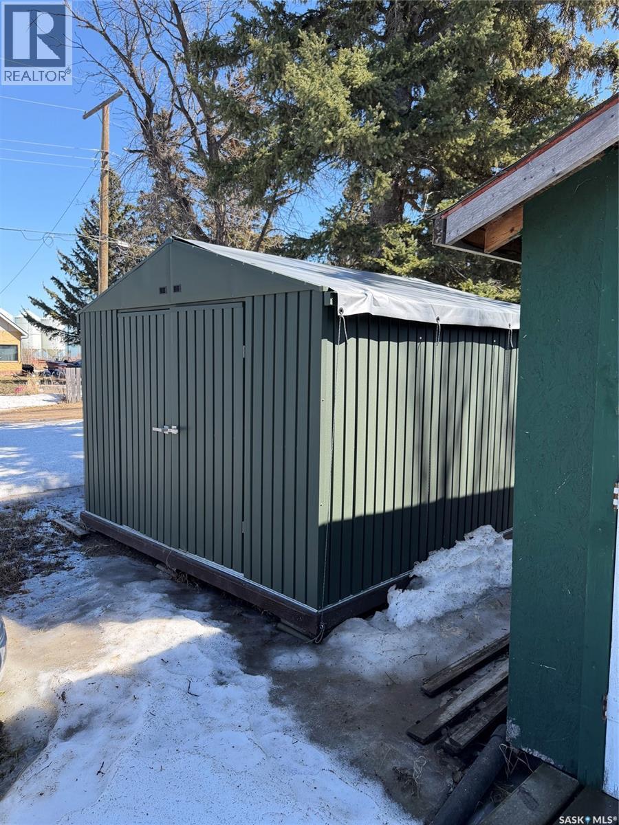 222 1St Avenue, Glaslyn, SK - Outdoor