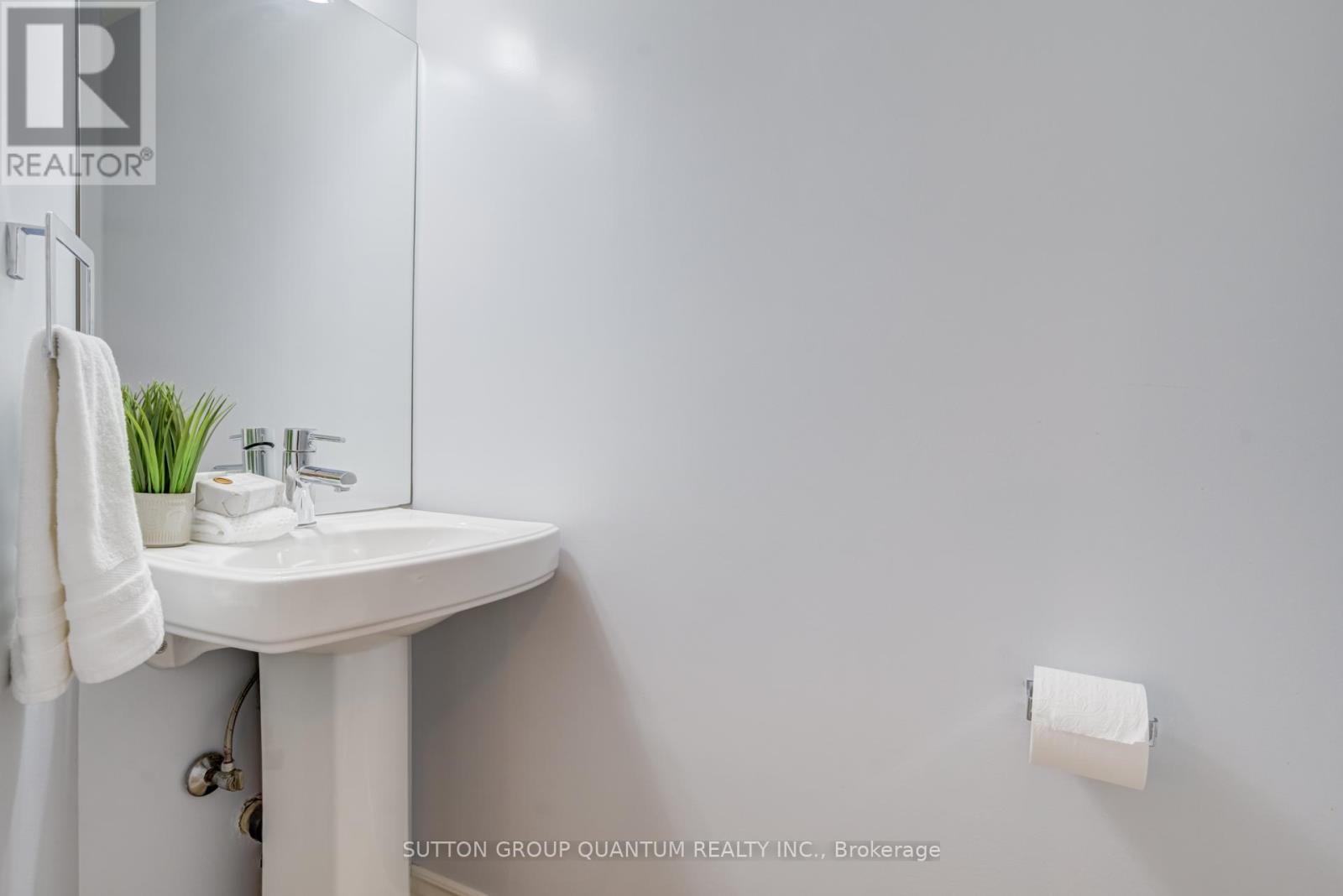 2pc Powder Room - 1166 Geran Crescent, Mississauga, ON - Photo Showing Bathroom