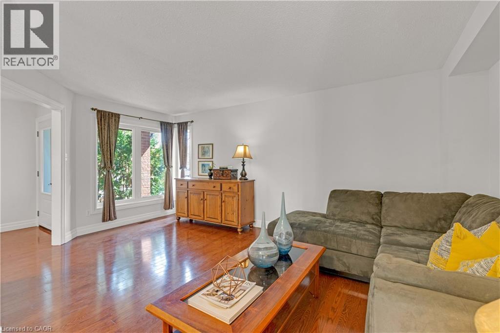 1471 Pickwick Drive, Mississauga, ON - Indoor Photo Showing Living Room