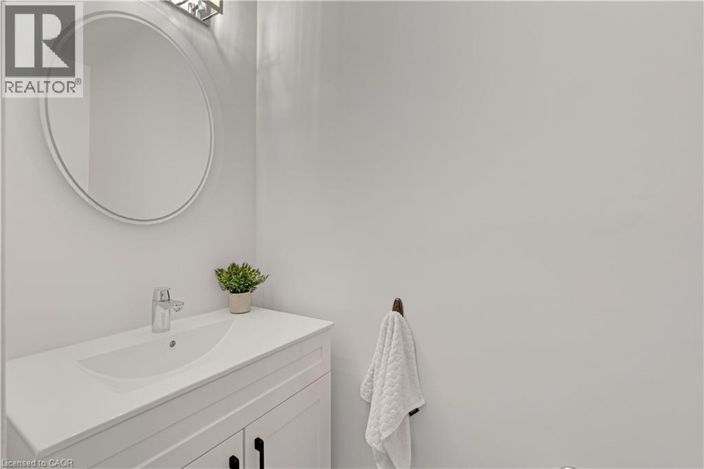 1471 Pickwick Drive, Mississauga, ON - Indoor Photo Showing Bathroom