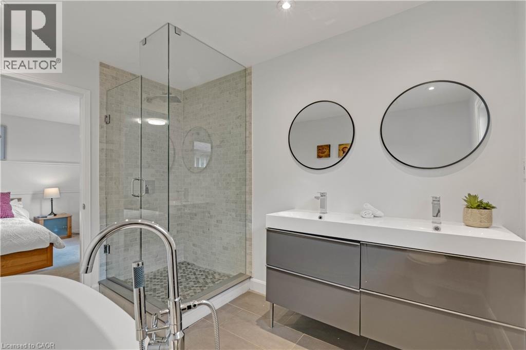 1471 Pickwick Drive, Mississauga, ON - Indoor Photo Showing Bathroom